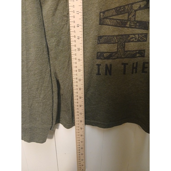 Under Armour Project Rock Long Sleeve Hardest Worder WWE Size Large!! - Picture 7 of 8